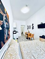 Cozy and Affordable Palace Studio