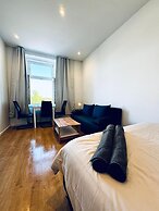 Family 3BR Apartment Near Alterlaa