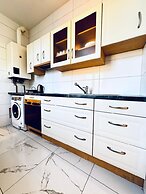 Family 3BR Apartment Near Alterlaa