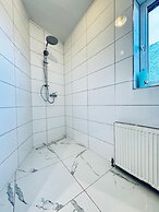 Family 3BR Apartment Near Alterlaa