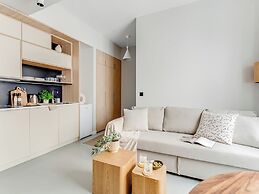 Sanders Solemare - Super 1 Bdr w Seaview and Balcony