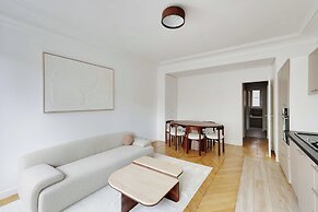 Modern Flat - 6P- Voltaire