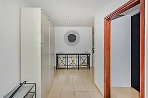 1BR Apartment with Marina View at Sadaf