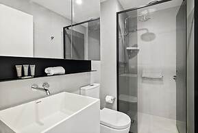 South Yarra Stay With Balcony Views