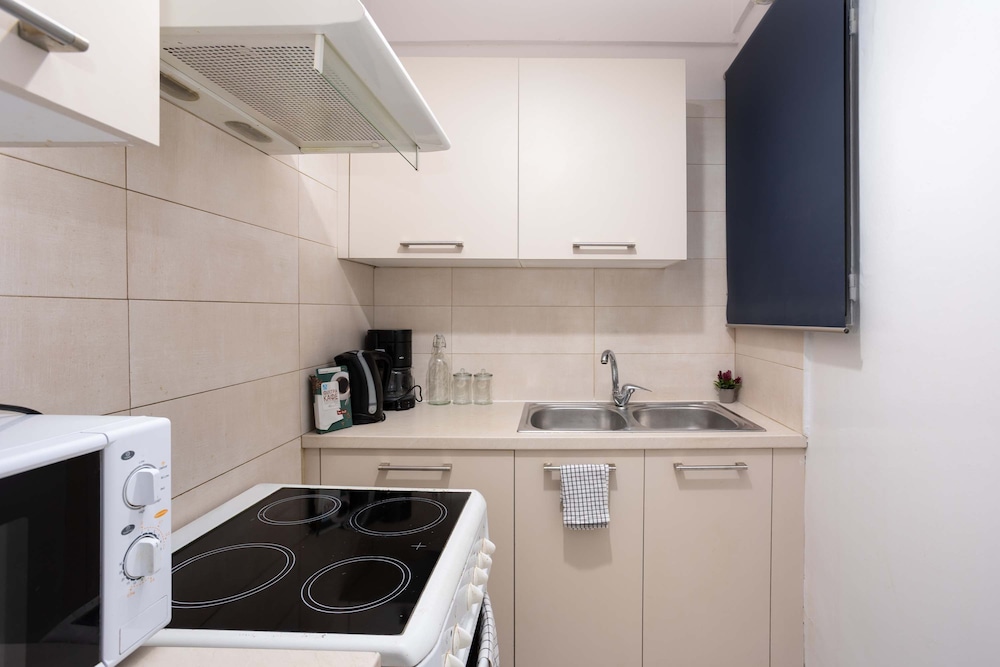 Central Athens Fully-equipped Getaway in Victoria