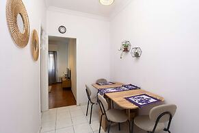 Central Athens Fully-equipped Getaway in Victoria