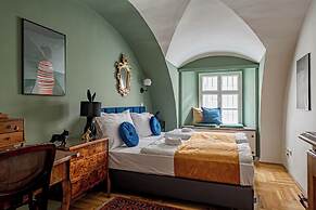 Giselle Buda Castle