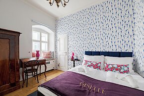 Giselle Buda Castle