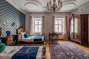 Giselle Buda Castle