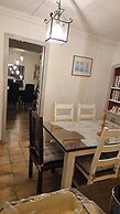 The Lions Den - La Loge Mantilly