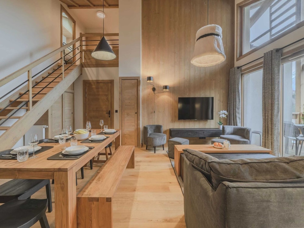 Refined Ski Apartment Facing Mont Blanc