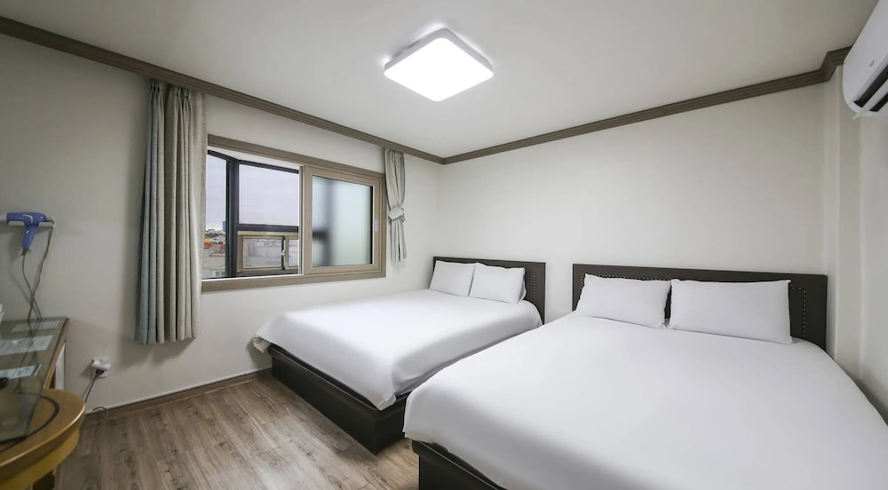 Top Island Hotel