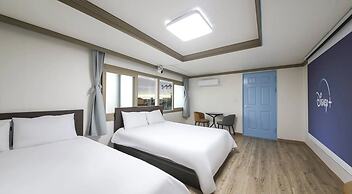 Top Island Hotel