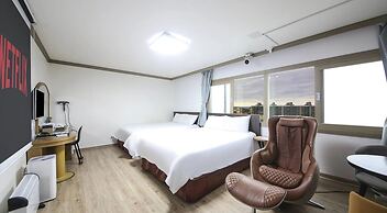 Top Island Hotel