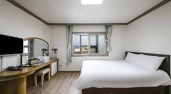 Top Island Hotel