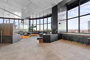 Panoramic Views Apartment & High-rise Pool and Gym