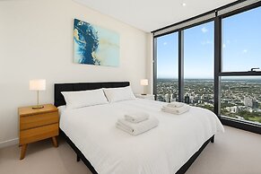 Panoramic Views Apartment & High-rise Pool and Gym