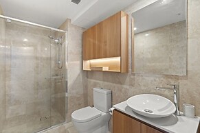 Panoramic Views Apartment & High-rise Pool and Gym