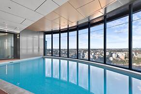 Panoramic Views Apartment & High-rise Pool and Gym