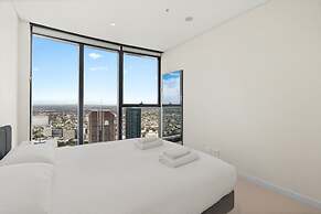 Panoramic Views Apartment & High-rise Pool and Gym