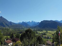 Mountain-view Eco-friendly Cottage