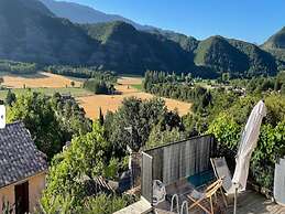 Mountain-view Eco-friendly Cottage