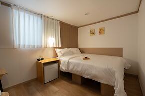 Stay 105 Haenggung Residence