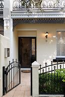 Beautiful Terrace Home With Courtyard