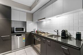 2-bed City Retreat With Gym and Pool Access