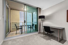 2-bed City Retreat With Gym and Pool Access