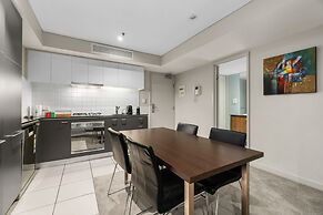 2-bed City Retreat With Gym and Pool Access
