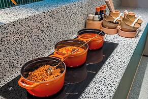 Orange Hotel