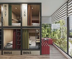 Hanoi Loopers Hostel & Rooftop Bar