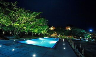 village avenue resort