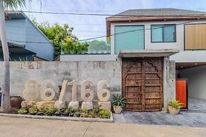 5BR Villa Waterfall Pool Movie Room V257