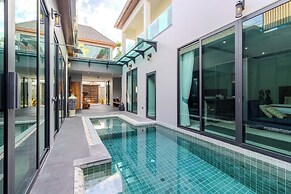 5BR Villa Waterfall Pool Movie Room V257