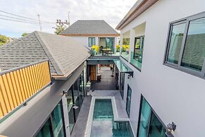 5BR Villa Waterfall Pool Movie Room V257