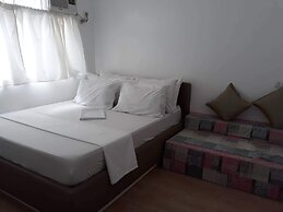3 x 2BR each good for 12pax 3km to beach