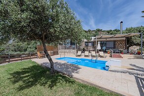 Souda Bay Cottage