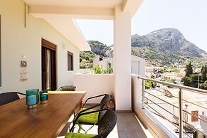 Stefanakos House