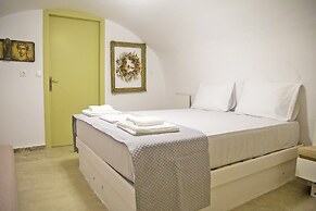 Areopolis Art Apartment