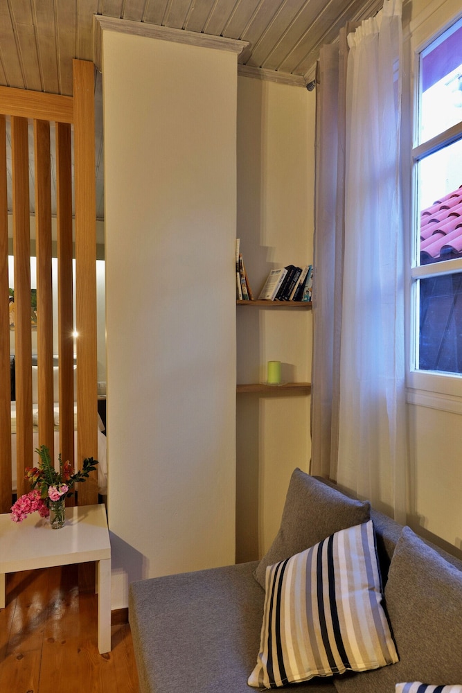 Helianthi Apartment