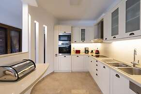 Helen Luxury Holiday House
