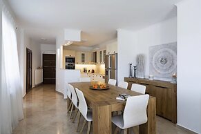 Helen Luxury Holiday House