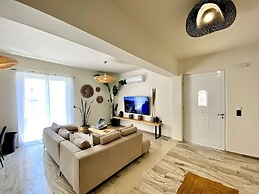 Ionias Seaside Apartment