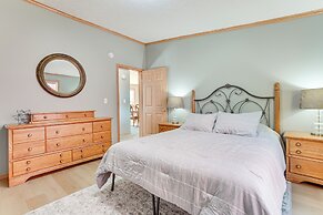 8 Mi to Dtwn Rochester: Peaceful Home w/ Deck!