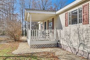 8 Mi to Dtwn Rochester: Peaceful Home w/ Deck!