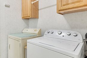8 Mi to Dtwn Rochester: Peaceful Home w/ Deck!