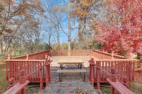 8 Mi to Dtwn Rochester: Peaceful Home w/ Deck!