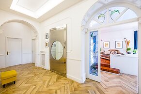 Elite Art Palace by Napoliapartments
